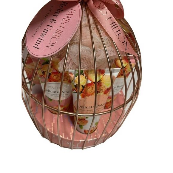 Paris Hilton 4 Piece Relax & Unwind Bath Essential Kit Delicate Petals - Picture 3 of 6